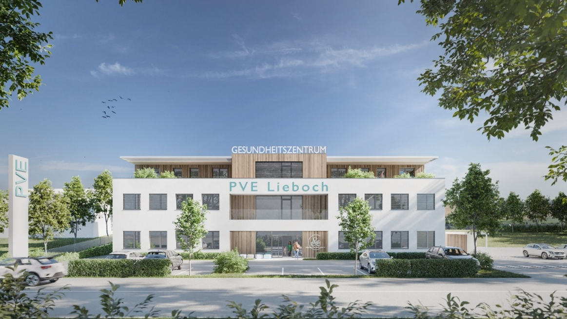 Außenansicht des Gebäudes der Primärversorgungseinheit (PVE) Lieboch mit gut sichtbarem Schriftzug „PVE Lieboch“ und „Gesundheitszentrum“.